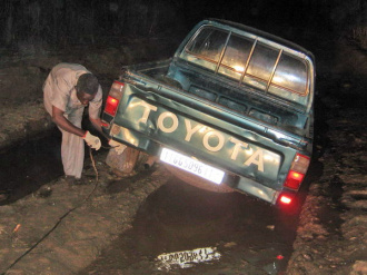 04 Baga Vient Avec Son 4x4 Equipe D Un Treuil